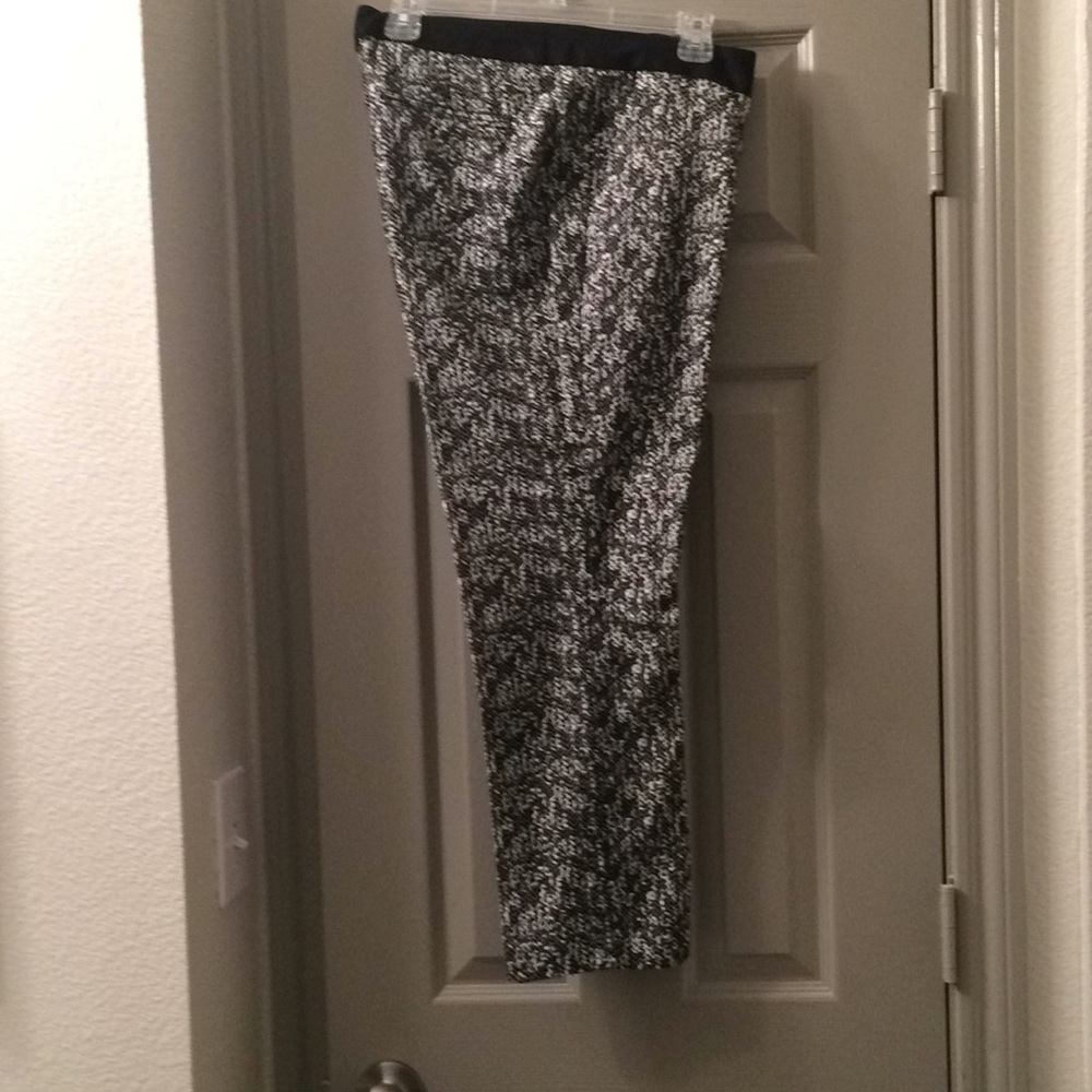 Black and white geometric pattern.NWT.Size 12